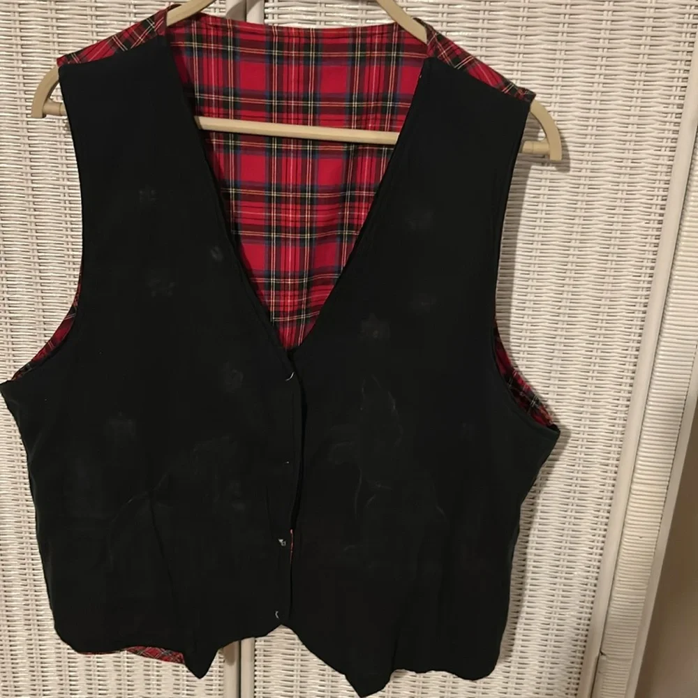 Casey & Max Christmas Vest - Picture 5 of 7